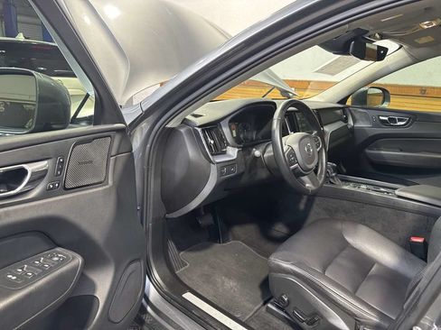 Used 2019 Volvo XC60 T6 Momentum w/ Multimedia Package AWD/4WD image 15