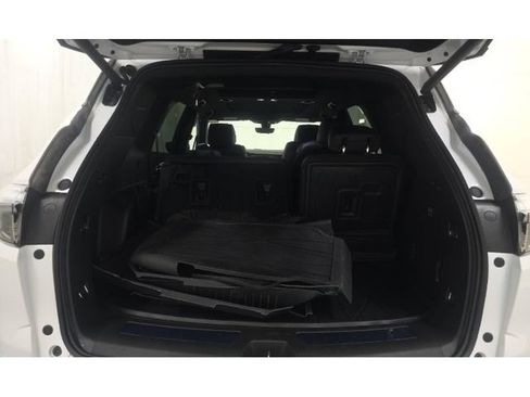 Used 2024 Buick Enclave Avenir w/ Avenir Technology Package AWD/4WD image 13