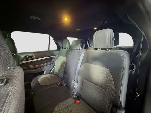 Used 2018 Ford Explorer XLT image 21