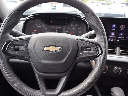 Used 2024 Chevrolet Trax LS w/ LS Convenience Package FWD image 6
