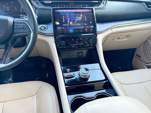 Used 2021 Jeep Grand Cherokee L Limited w/ Luxury Tech Group II AWD/4WD image 19