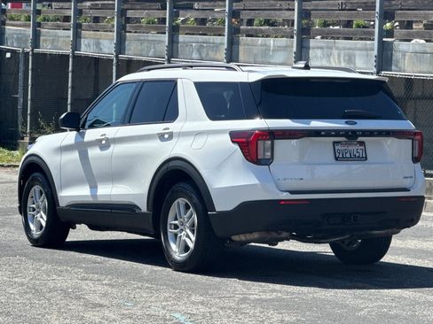 Used 2026 Ford Explorer Active AWD/4WD image 7