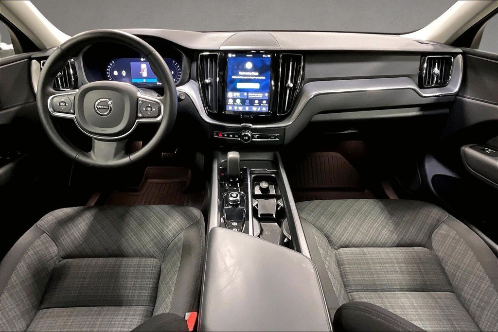 Certified 2024 Volvo XC60 B5 Core AWD/4WD image 8
