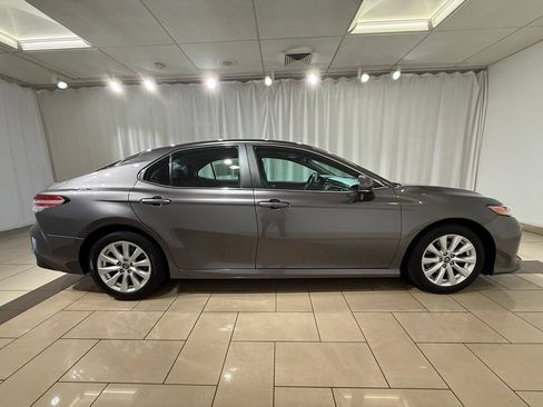Used 2018 Toyota Camry LE w/ Convenience Package FWD image 6