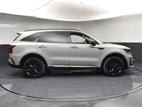 Certified 2023 Kia Sorento SX image 8