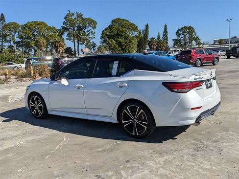 Used 2021 Nissan Sentra SR w/ SR Premium Package image 7