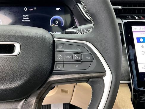 Used 2024 Jeep Grand Cherokee Limited AWD/4WD image 19