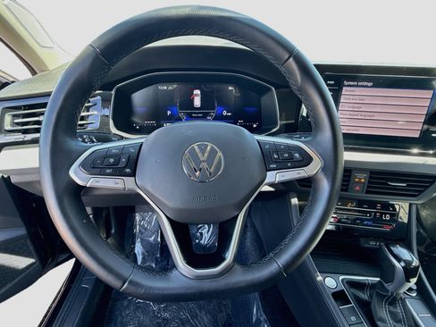 Used 2025 Volkswagen Jetta SE FWD image 18