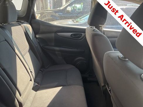 Used 2021 Nissan Rogue Sport S image 11