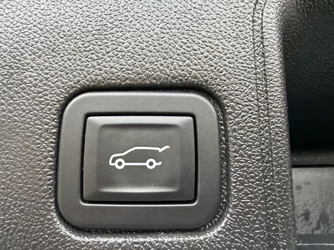 Used 2024 GMC Terrain SLT AWD/4WD image 6