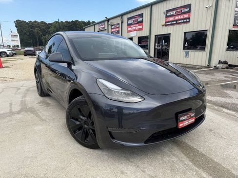 Used 2024 Tesla Model Y Long Range RWD image 2