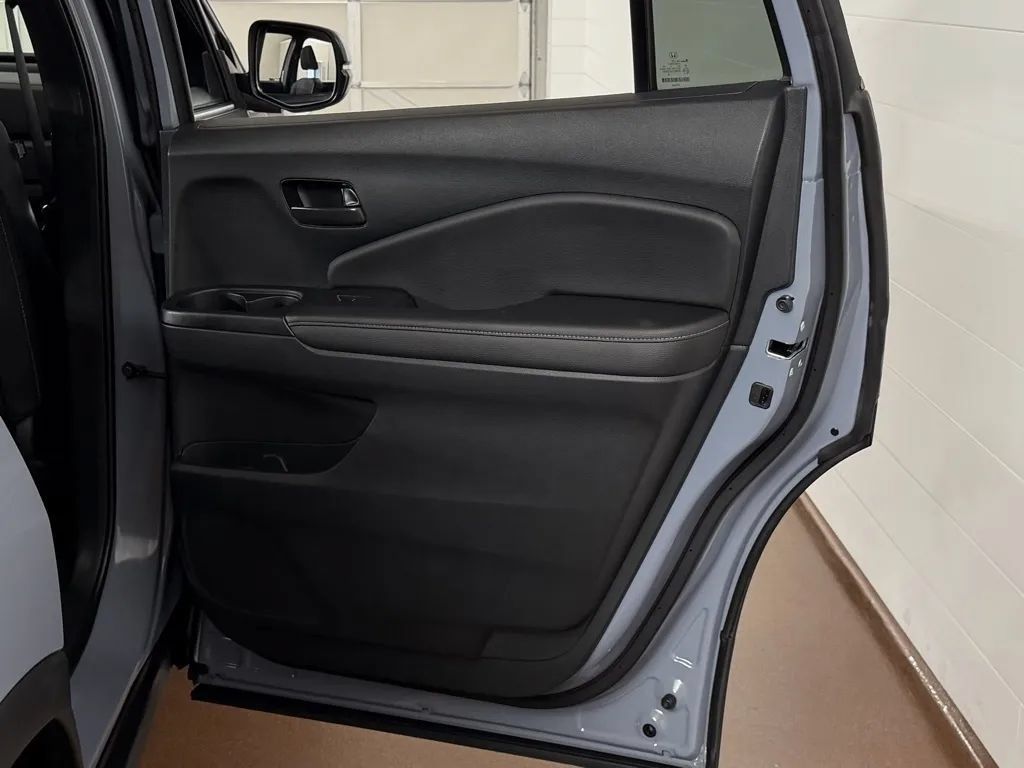 Used 2023 Honda Passport EX-L image 38