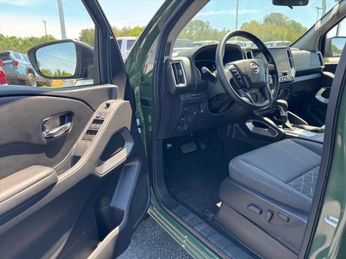 Used 2026 Nissan Frontier SV RWD image 13
