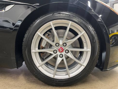 Used 2018 Jaguar F-TYPE Coupe RWD image 28