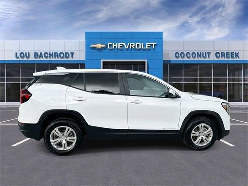 Used 2024 GMC Terrain SLE image 9