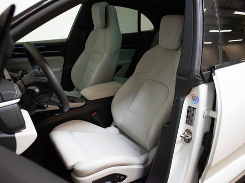 Used 2025 Porsche Macan 4S Electric image 5