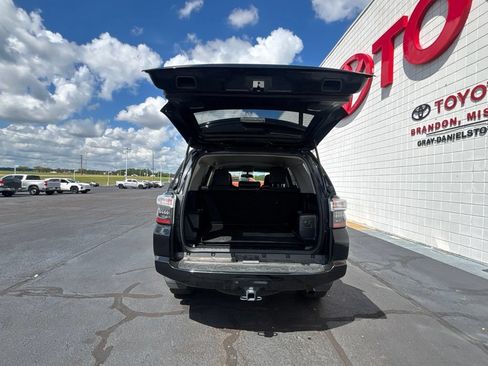Used 2019 Toyota 4Runner SR5 Premium RWD image 28