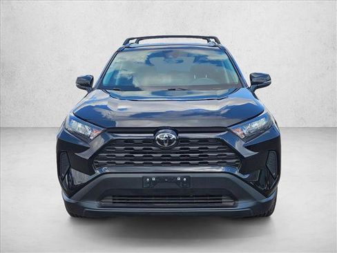 Used 2021 Toyota RAV4 LE AWD/4WD image 2