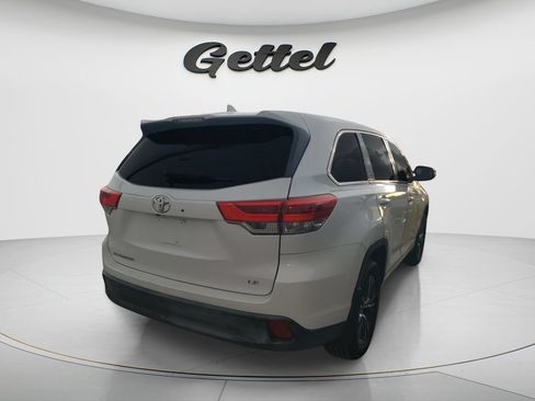 Used 2018 Toyota Highlander Plus FWD image 3