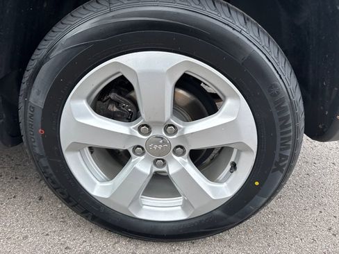 Used 2017 Jeep Compass Latitude image 27