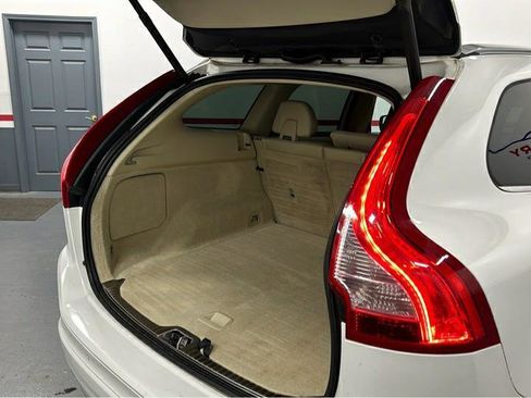 Used 2016 Volvo XC60 T5 Premier image 14