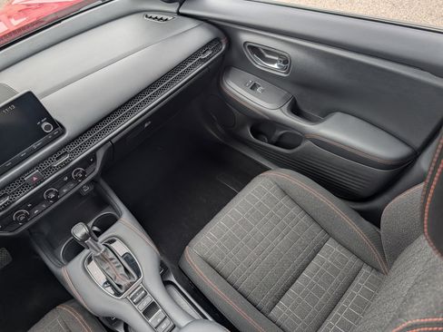 Used 2023 Honda HR-V Sport image 11