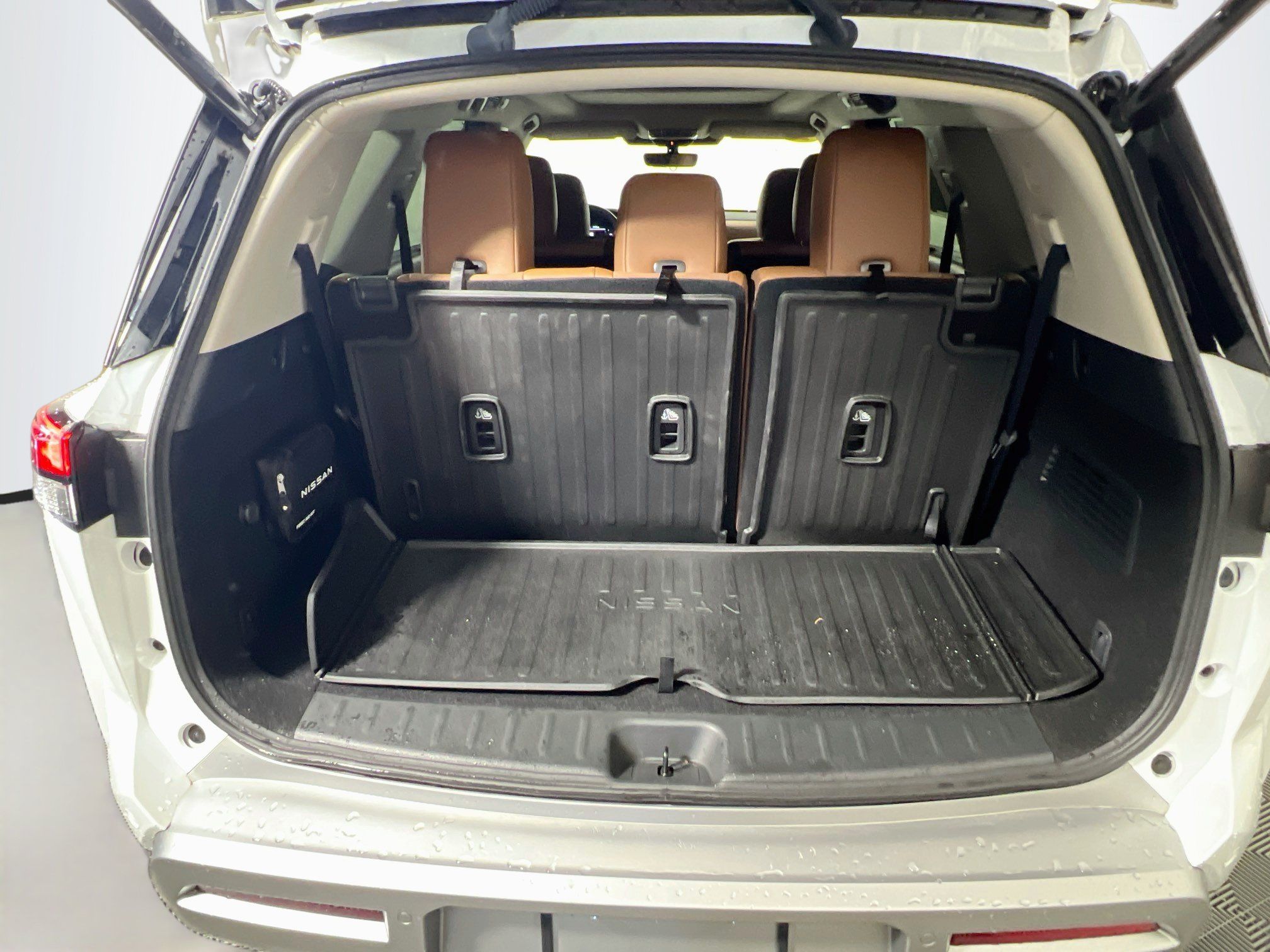 Used 2025 Nissan Pathfinder Platinum w/ Cargo Package FWD image 33