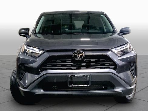Used 2024 Toyota RAV4 LE AWD/4WD image 4