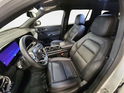 Certified 2025 Chevrolet Equinox LT w/ Convenience Package II image 12