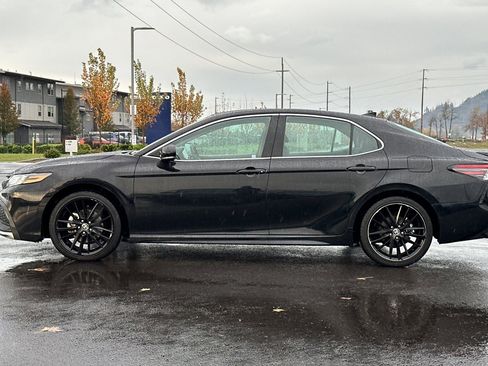 Used 2023 Toyota Camry XSE image 6