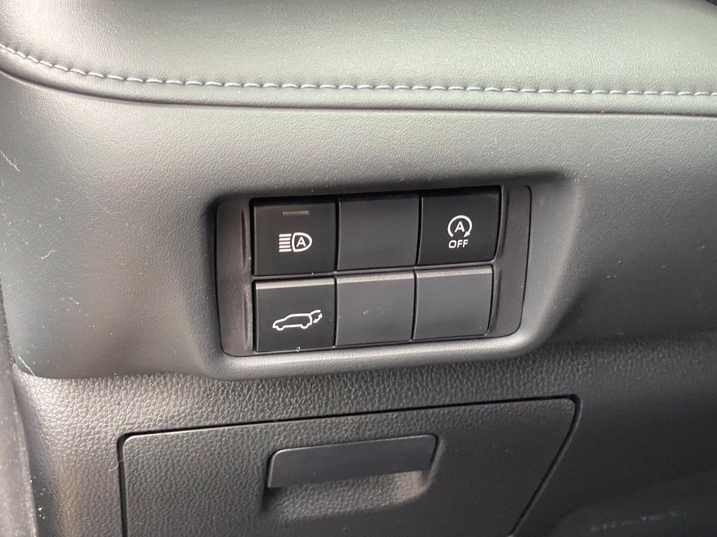 Used 2023 Toyota Highlander XLE AWD/4WD image 19