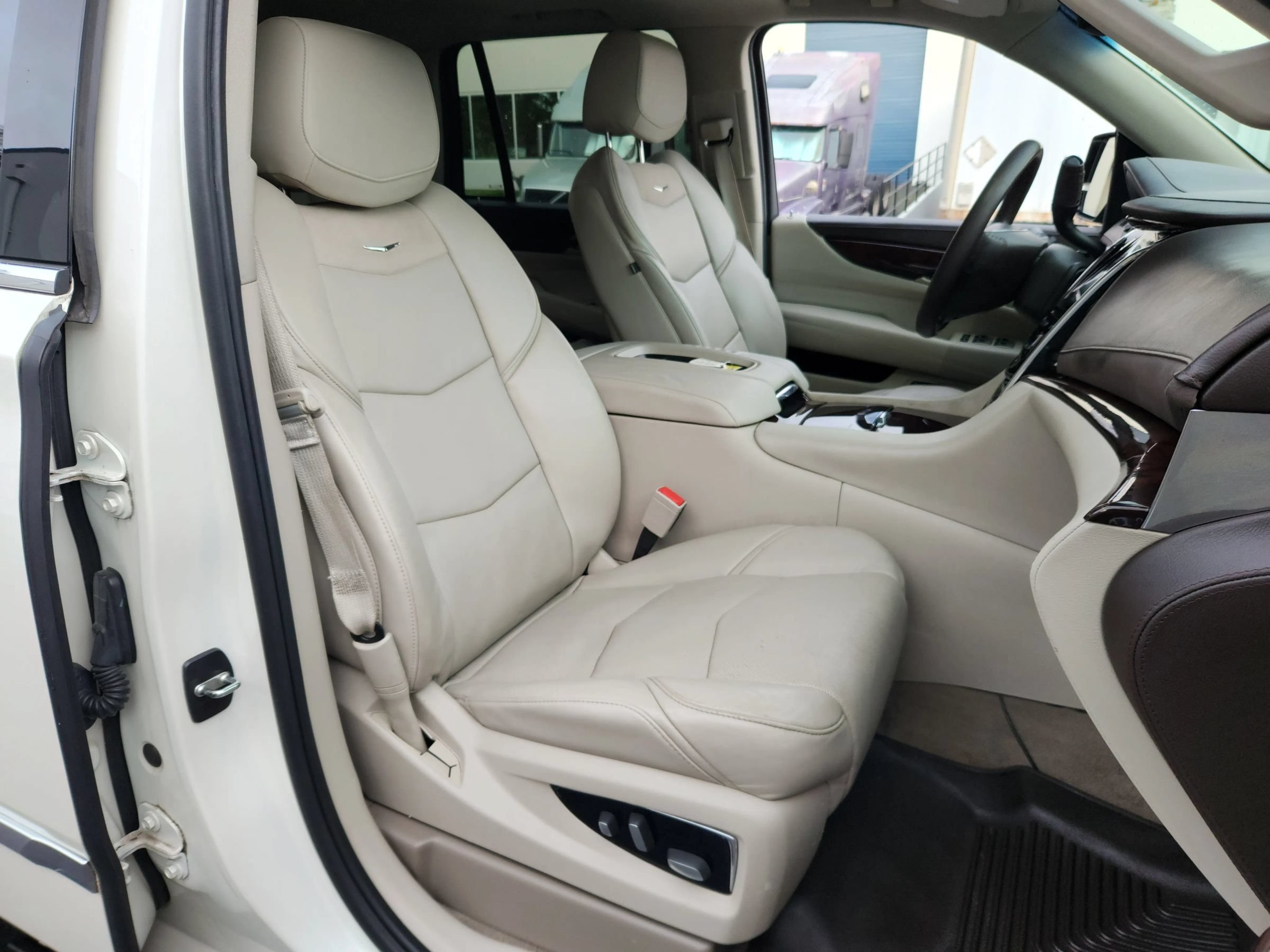 Used 2015 Cadillac Escalade Premium AWD/4WD image 24