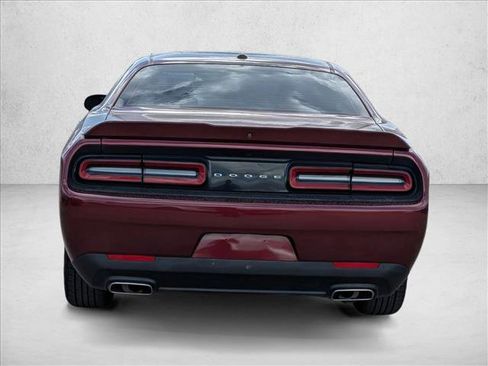 Used 2022 Dodge Challenger SXT image 6