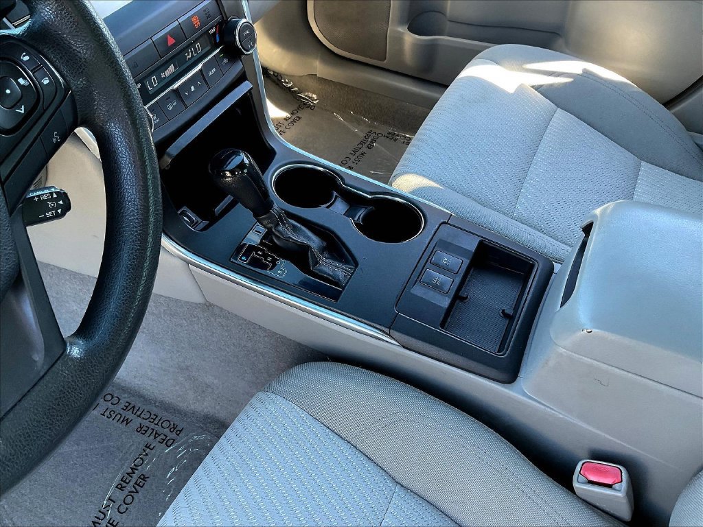 Used 2017 Toyota Camry LE FWD image 19