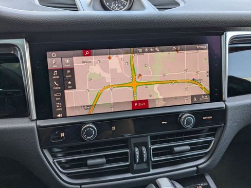 Used 2025 Porsche Macan image 17