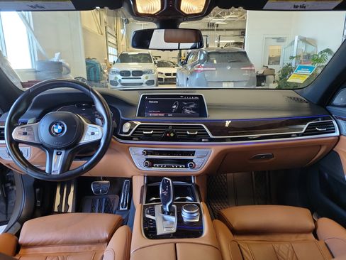Used 2022 BMW 750i xDrive w/ M Sport Package image 18