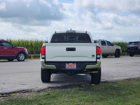 Used 2018 Toyota Tacoma SR5 RWD image 6