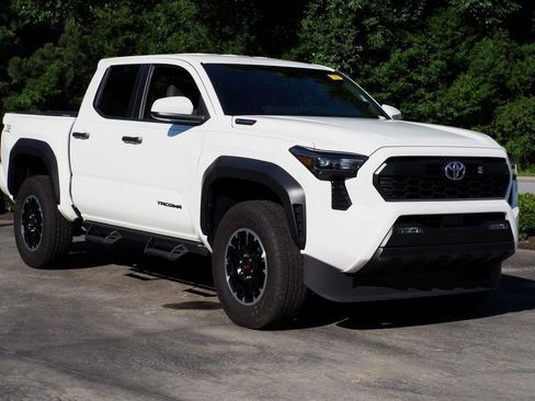 Used 2024 Toyota Tacoma TRD Off-Road AWD/4WD image 34