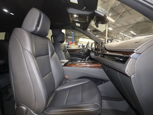 Used 2023 Cadillac Escalade Luxury AWD/4WD image 29