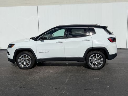 Used 2025 Jeep Compass Limited AWD/4WD image 2