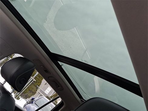 Used 2021 Volkswagen Tiguan SE w/ Panoramic Sunroof Package image 14