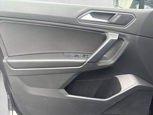 Used 2019 Volkswagen Tiguan SE FWD image 9