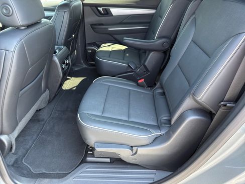 Used 2025 Buick Enclave Preferred FWD image 11