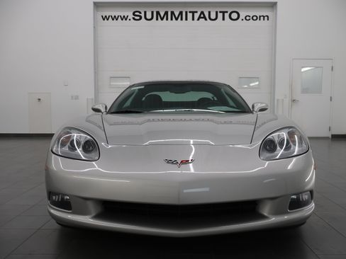 Used 2005 Chevrolet Corvette Coupe w/ Preferred Equipment Group RWD image 16