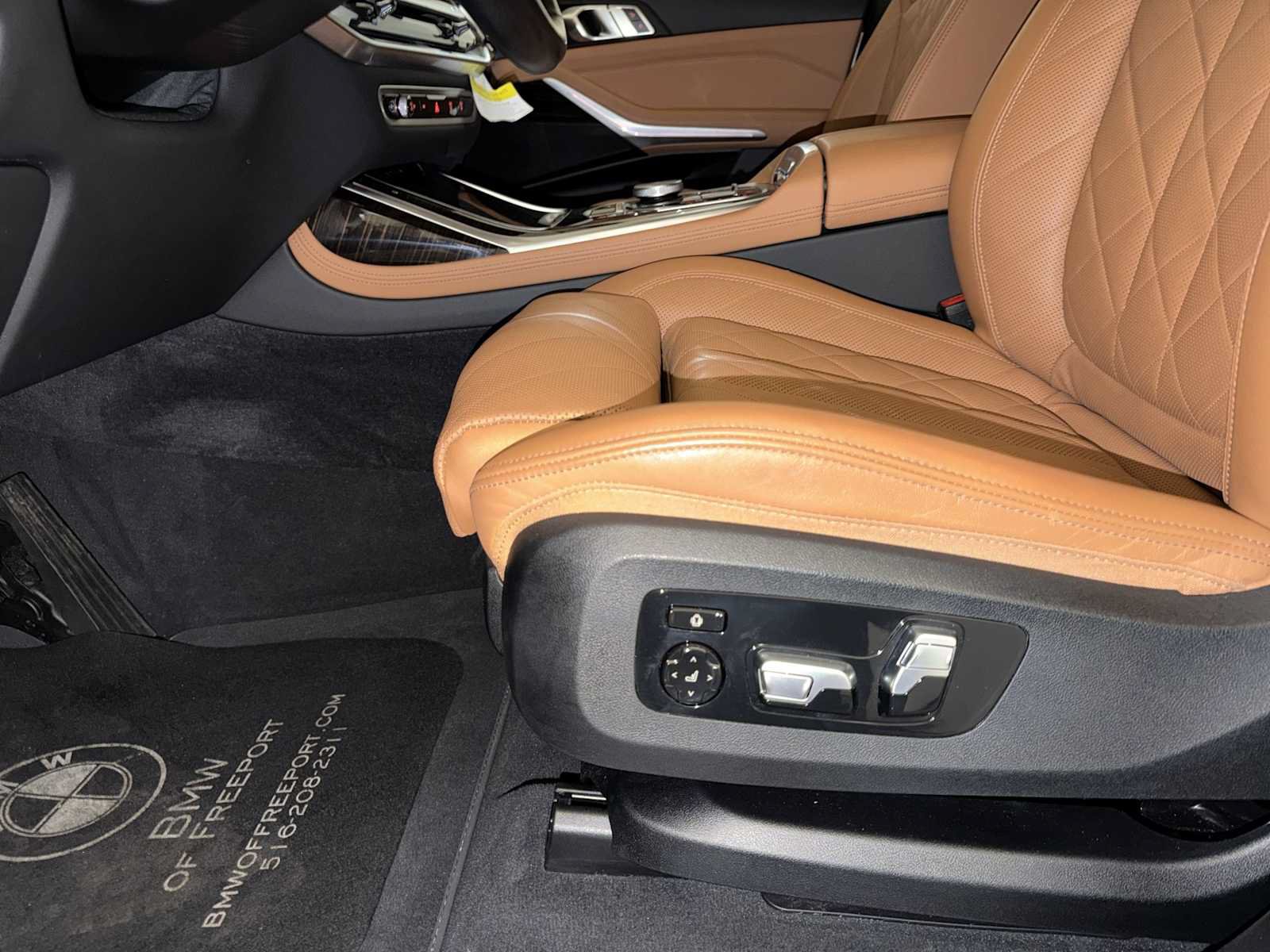 Used 2024 BMW X7 xDrive40i w/ Parking Assistance Package AWD/4WD image 10