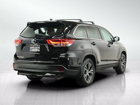 Used 2019 Toyota Highlander Plus AWD/4WD image 5