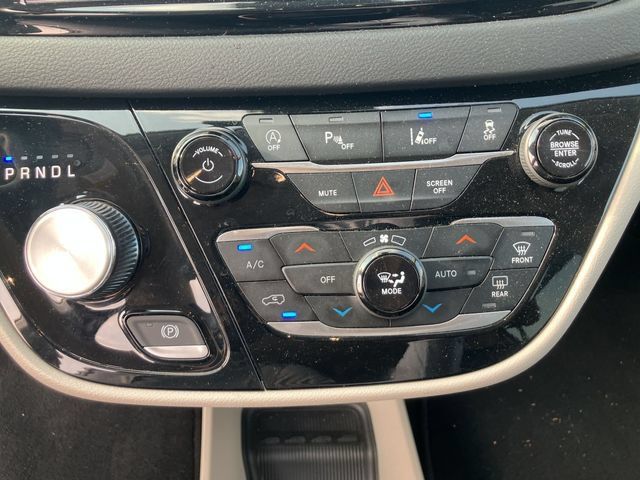 Used 2023 Chrysler Pacifica Touring-L FWD image 16
