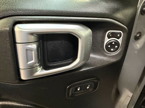 Used 2019 Jeep Wrangler Sport image 25