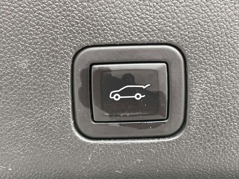 Used 2024 Chevrolet Tahoe Z71 w/ Luxury Package AWD/4WD image 9