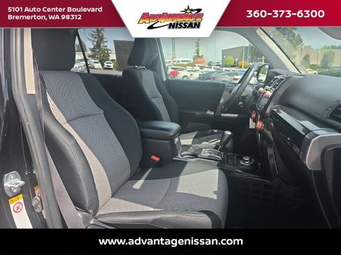 Used 2018 Toyota 4Runner SR5 AWD/4WD image 29